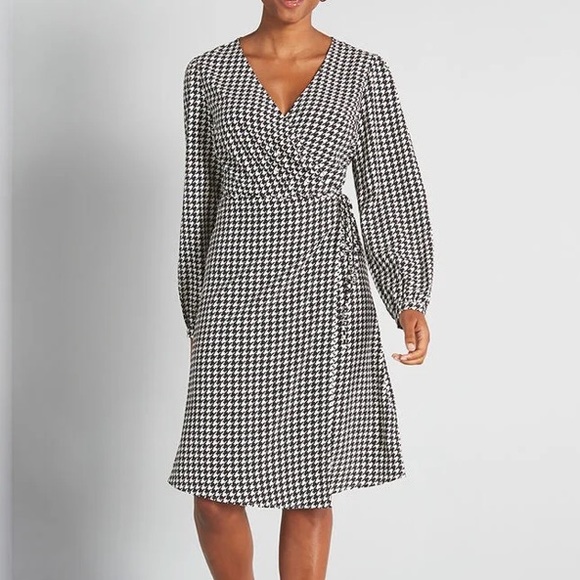 Modcloth Dresses & Skirts - NWT Houndstooth Passionate Print Wrap Dress